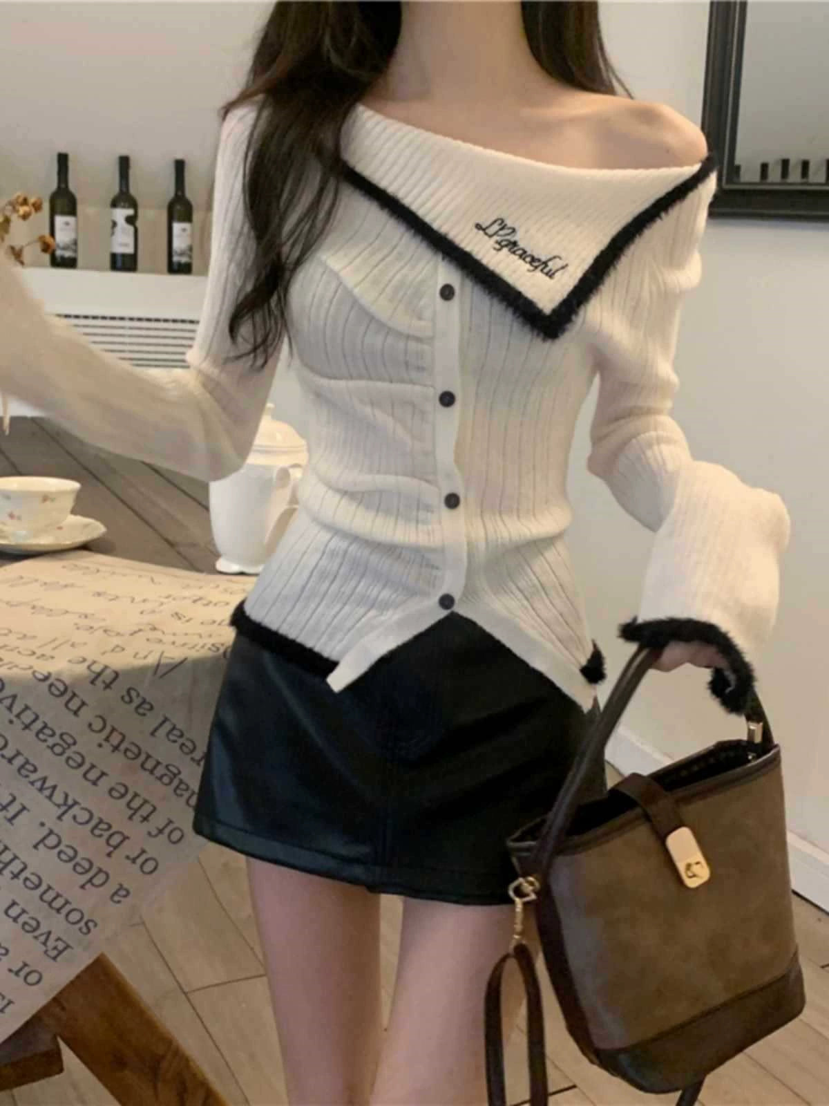 Áo len trễ vai